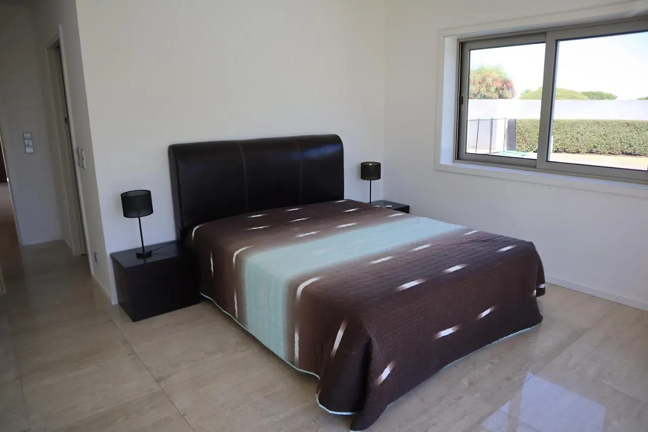 Villa Dos Salgados, 5Bdr, Beach Front, Near Salgados Golf Club Guia  0*, Guia (Faro)