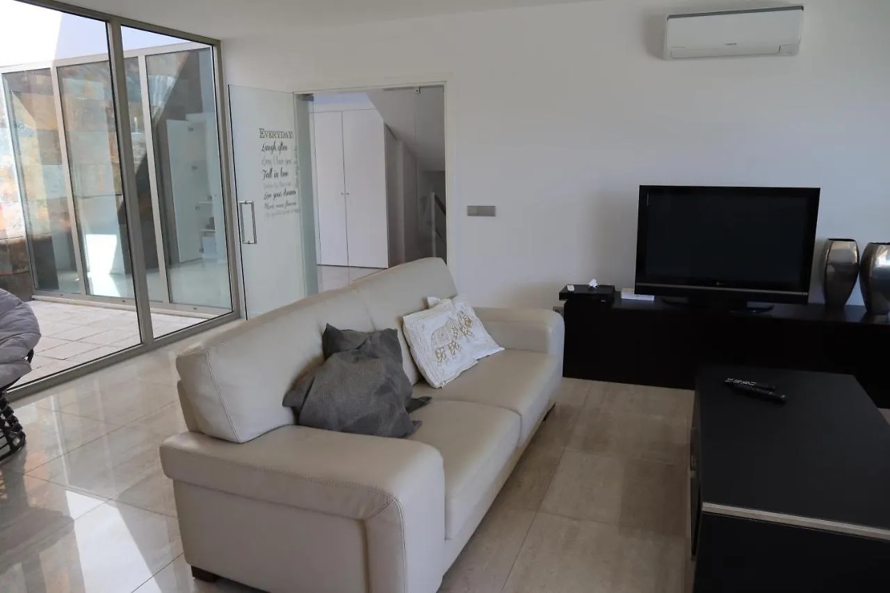 Villa Dos Salgados, 5Bdr, Beach Front, Near Salgados Golf Club Guia