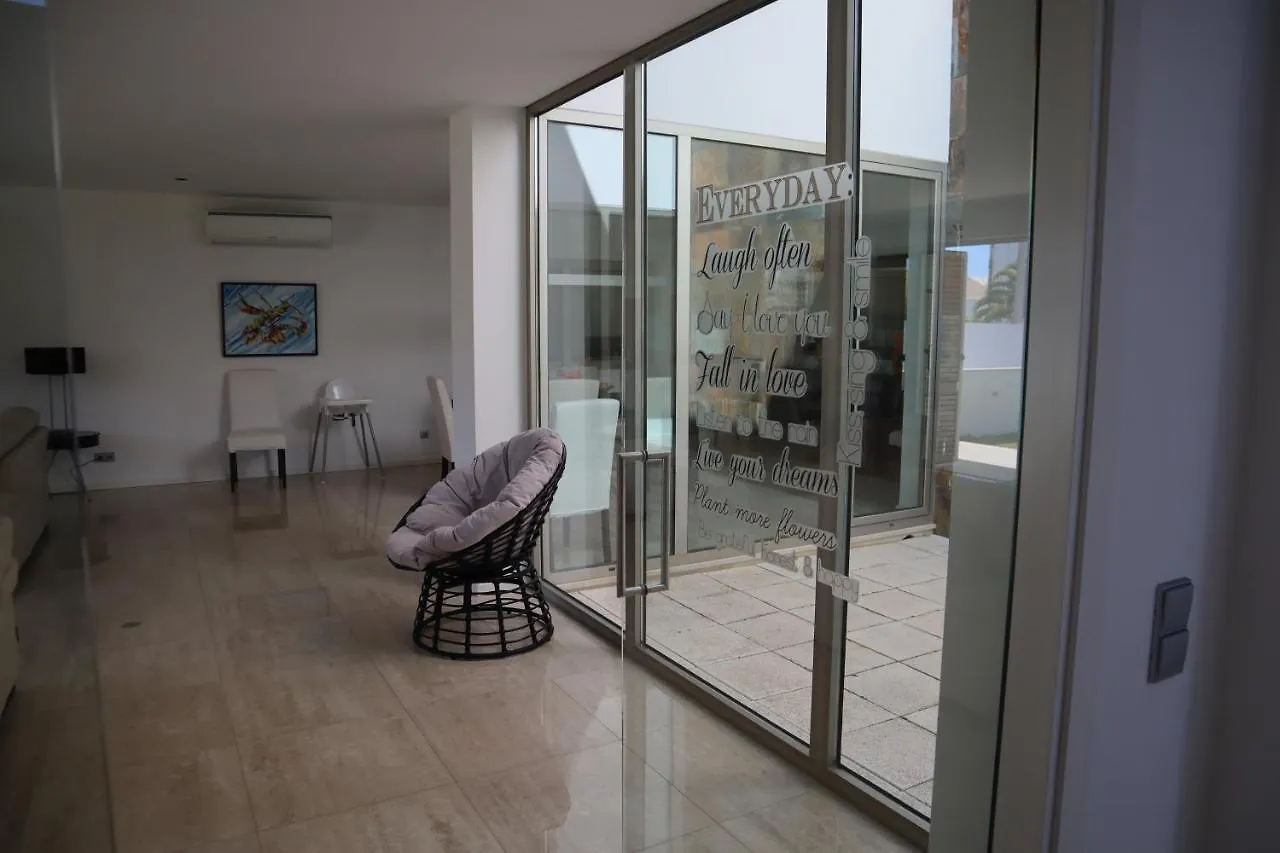 Villa Dos Salgados, 5Bdr, Beach Front, Near Salgados Golf Club Guia